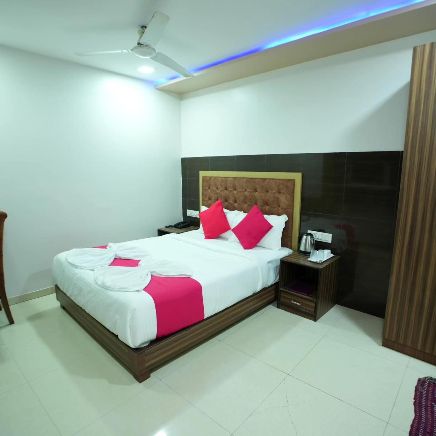 Hotel Blue Terminal Mumbai Exterior photo