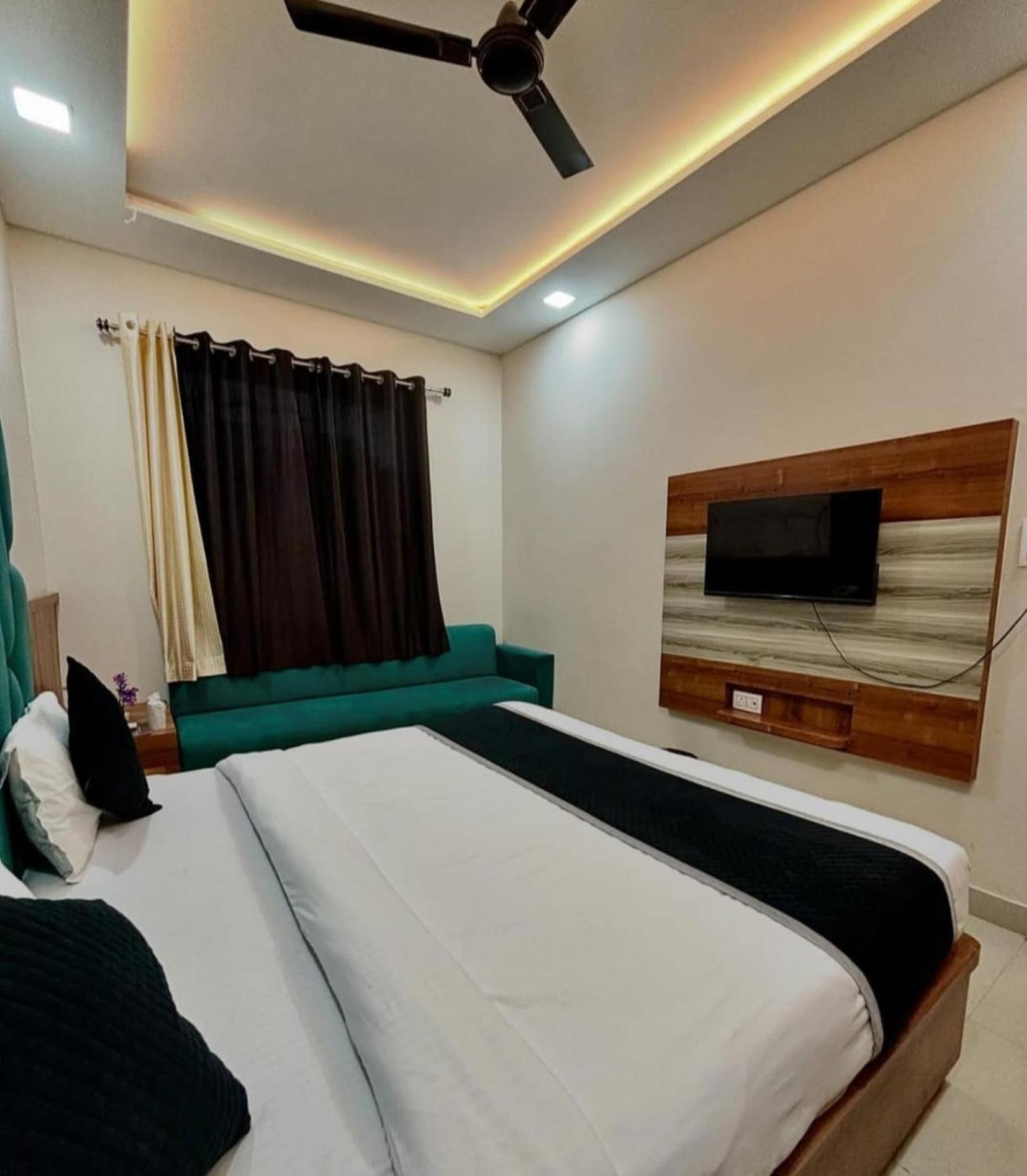 Hotel Blue Terminal Mumbai Exterior photo