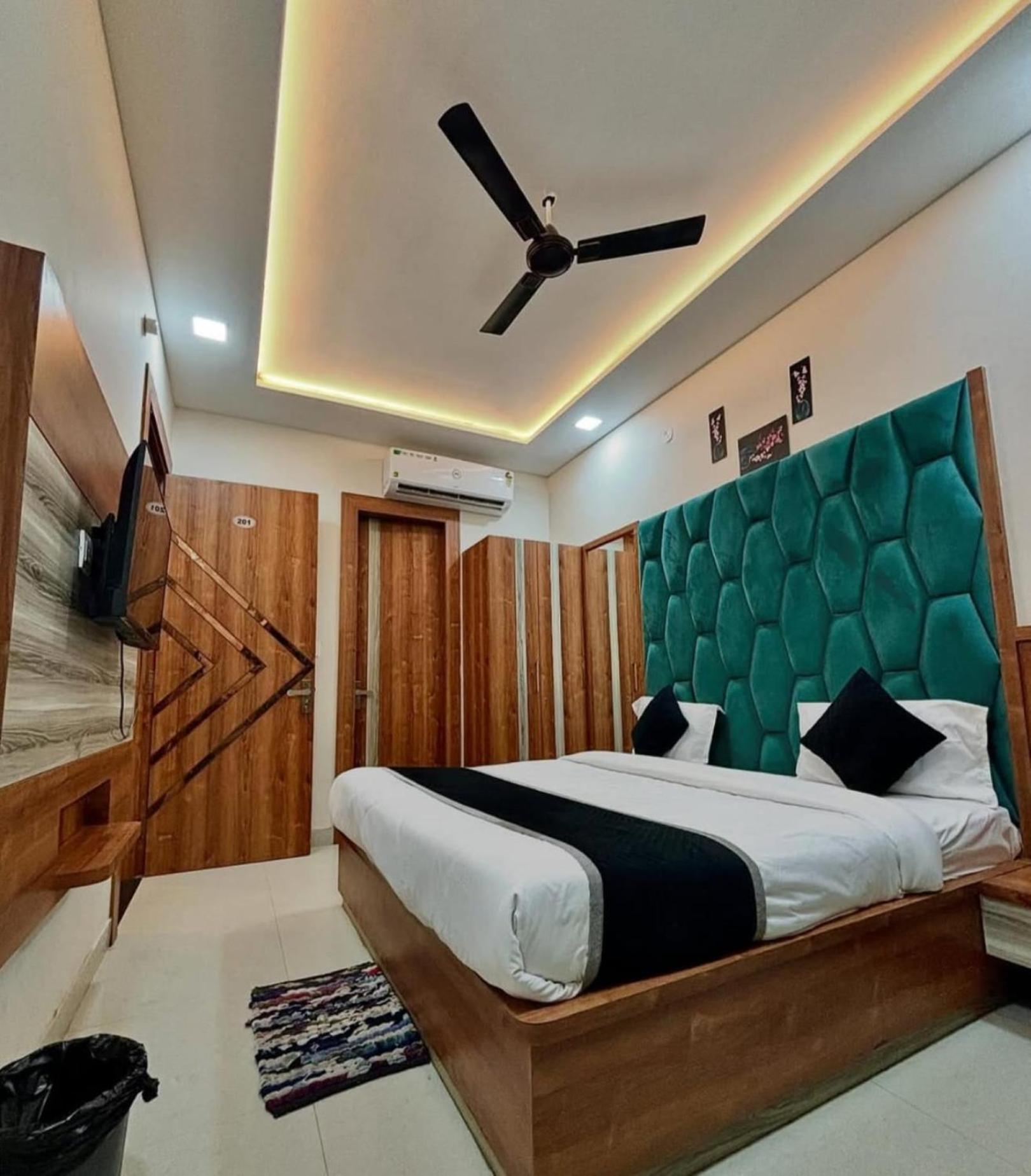 Hotel Blue Terminal Mumbai Exterior photo